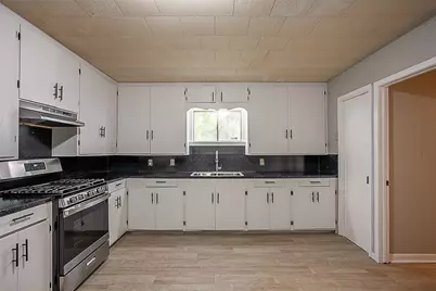 909 W Curtis Avenue, Orange, TX 77630 - Photo 8