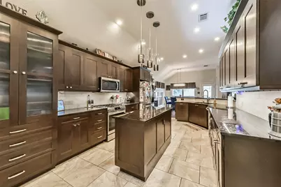210 Jamie Court, La Porte, TX 77571 - Photo 2