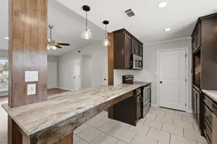2210 Quail Hollow Dr, Bryan, TX 77802 - Photo 8