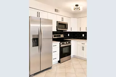 6106 W Airport Boulevard #18, Houston, TX 77035 - Photo 2