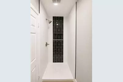 6106 W Airport Boulevard #18, Houston, TX 77035 - Photo 6