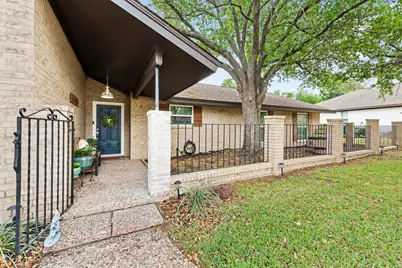 2512 Towering Oaks Drive, Bryan, TX 77802 - Photo 4