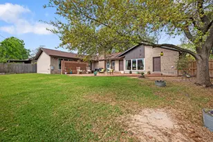2512 Towering Oaks Dr, Bryan, TX 77802 - Photo 34