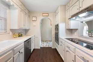 2512 Towering Oaks Dr, Bryan, TX 77802 - Photo 8