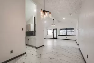 30 Crestbriar Ct, Baytown, TX 77521 - Photo 8