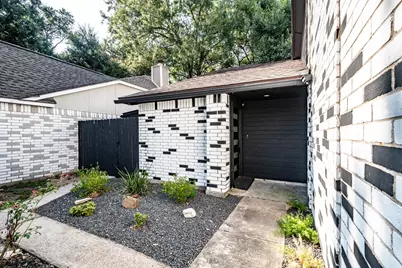 30 Crestbriar Court, Baytown, TX 77521 - Photo 2