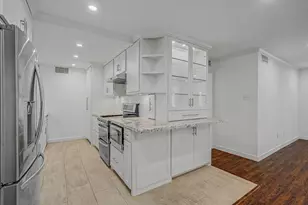 7575 Katy Fwy, Houston, TX 77024 - Photo 24