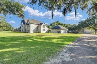 1314 Remington Ct, Angleton, TX 77515 - Photo 2
