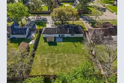 804 Buckingham Drive, Friendswood, TX 77546 - Photo 4