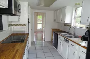 18906 Woodridge Dr, Conroe, TX 77302 - Photo 4