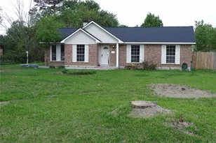 18906 Woodridge Dr, Conroe, TX 77302 - Photo 2