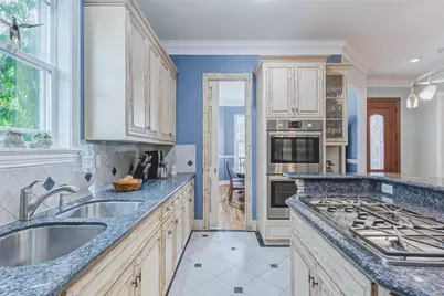 319 W 10 Street, Houston, TX 77008 - Photo 12