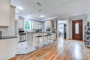 319 W 10th St, Houston, TX 77008 - Photo 8