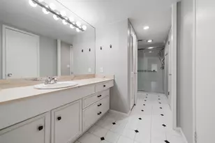 656 S Ripple Creek Dr, Houston, TX 77057 - Photo 22