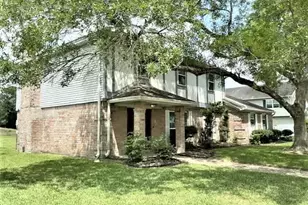 105 St Andrews Dr, Friendswood, TX 77546 - Photo 2