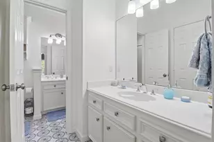 2318 Pinefield Ln, Houston, TX 77063 - Photo 38