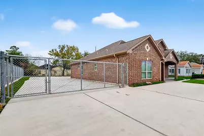 213 W Jackson Avenue, Pasadena, TX 77506 - Photo 2