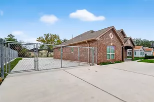 213 W Jackson Ave, Pasadena, TX 77506 - Photo 2