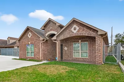 213 W Jackson Avenue, Pasadena, TX 77506 - Photo 1