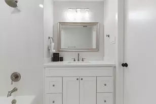 9326 Meadowbriar Ln, Houston, TX 77063 - Photo 28