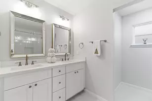 9326 Meadowbriar Ln, Houston, TX 77063 - Photo 20