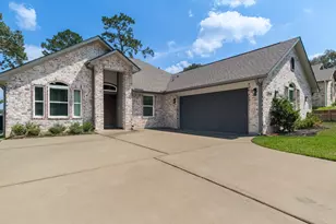 1458 River Oaks Dr, Huntsville, TX 77340 - Photo 1