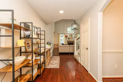 34 S Hawthorne Hollow Circle, The Woodlands, TX 77384 - Photo 4