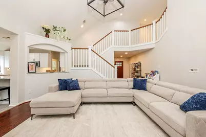 34 S Hawthorne Hollow Circle, The Woodlands, TX 77384 - Photo 8