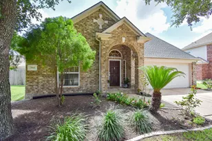 7915 Fall Hollow Dr, Houston, TX 77041 - Photo 2