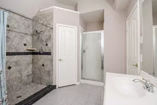 7915 Fall Hollow Dr, Houston, TX 77041 - Photo 32