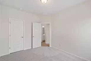 8927 Silver Blf Ln, Baytown, TX 77521 - Photo 18