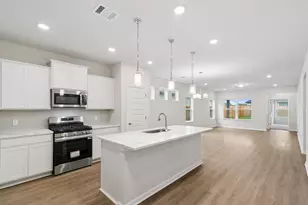 8927 Silver Blf Ln, Baytown, TX 77521 - Photo 4