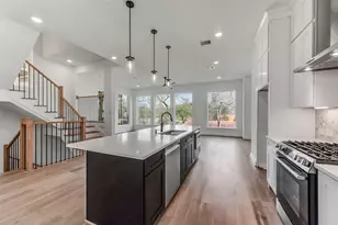 806 Fisher St, Houston, TX 77018 - Photo 2