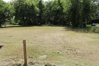2805 Avenue C, Bay City, TX 77414 - Photo 2
