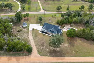 1011 Bonfire West Rd, Cat Spring, TX 78933 - Photo 38