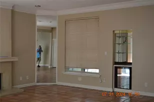 24 Bayou Pointe Dr, Houston, TX 77063 - Photo 2
