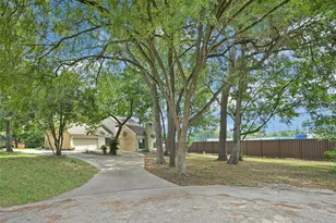 71 April Wind Dr S, Conroe, TX 77356 - Photo 2