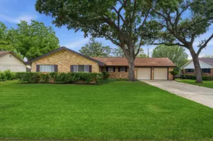 302 Village Dr, Sugar Land, TX 77498 - Photo 2