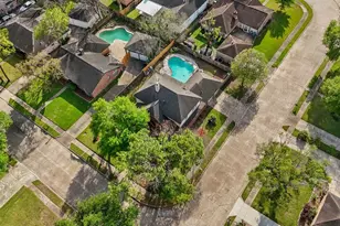 8602 Heatherview Dr, Houston, TX 77099 - Photo 4