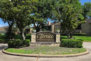 10555 Turtlewood Ct, Houston, TX 77072 - Photo 2