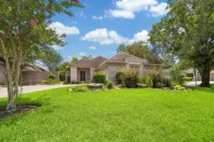 2823 N Strathford Ln, Kingwood, TX 77345 - Photo 2