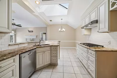 2823 N Strathford Lane, Kingwood, TX 77345 - Photo 6