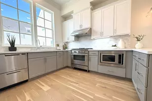 741 Bringhurst St, Houston, TX 77020 - Photo 2