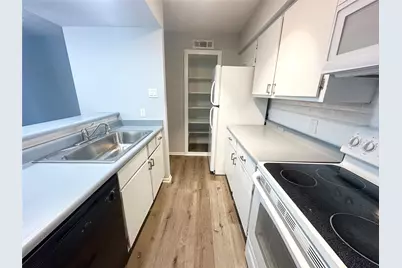 1900 Bay Area Boulevard #102, Houston, TX 77058 - Photo 2