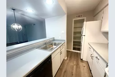 1900 Bay Area Boulevard #102, Houston, TX 77058 - Photo 4