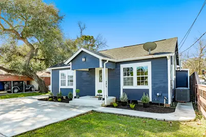 1614 Avenue F, Danbury, TX 77534 - Photo 4