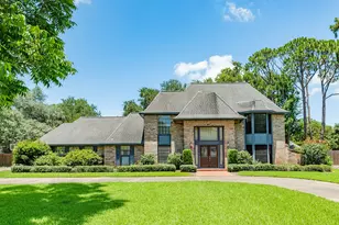 110 Sequoia, Lake Jackson, TX 77566 - Photo 2