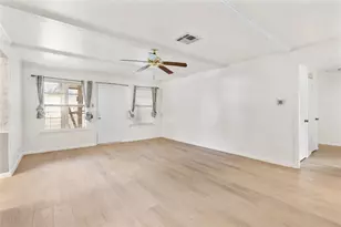 8903 Roos Rd, Houston, TX 77036 - Photo 10