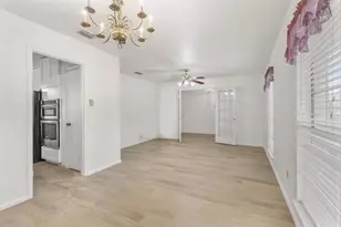 8903 Roos Rd, Houston, TX 77036 - Photo 4