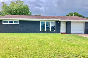 2033 Bay St N, Texas City, TX 77590 - Photo 1